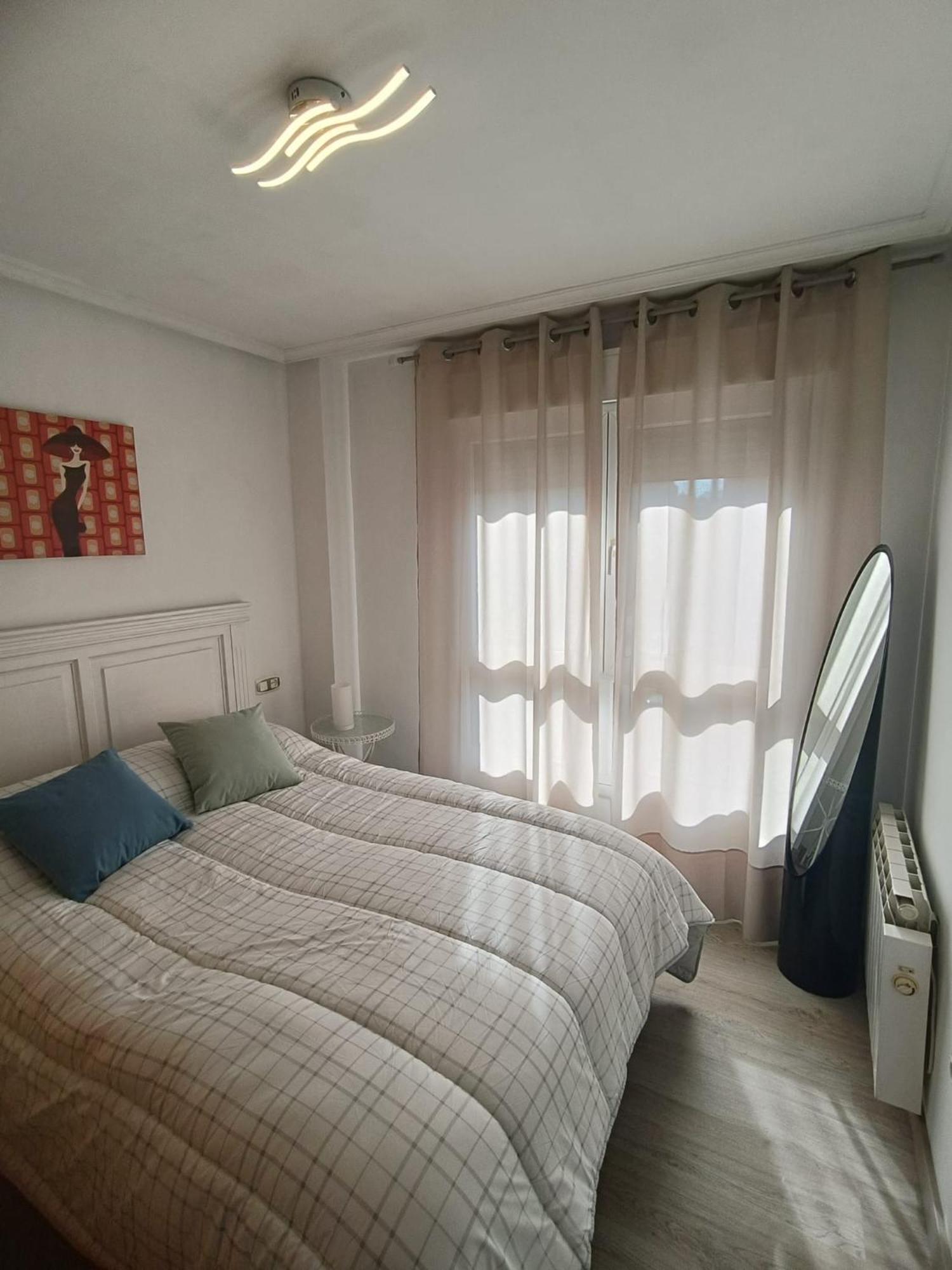 Apartamento Hospital Los Prados Parking Gratuito Oviedo Buitenkant foto
